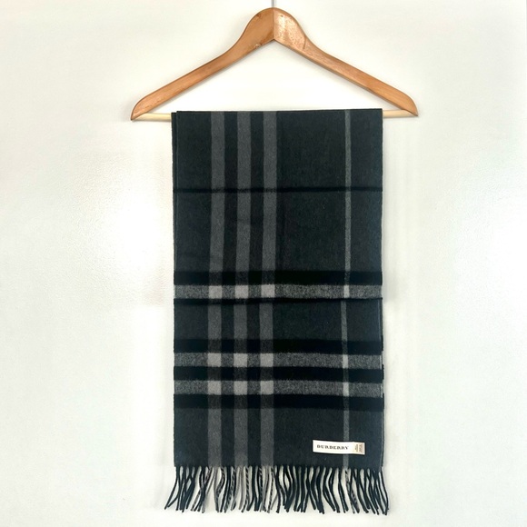 Burberry Cashmere Scarf Unisex - Picture 3 of 7